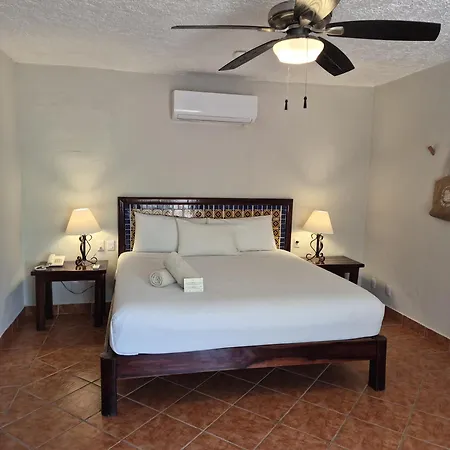 Petit Lafitte Beach Front Hotel & Bungalows-2