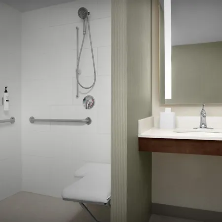 Hilton Garden Inn Westbury-2
