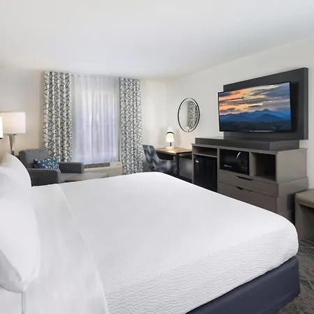 La Quinta Inn & Suites By Wyndham Downtown Asheville-3