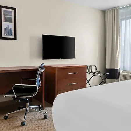 Comfort Inn & Suites Taylor - Detroit-2