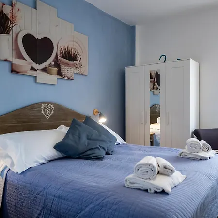 Pippo a Vernazza Rooms-3