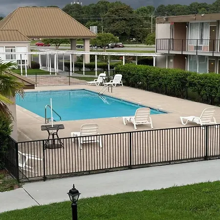 Days Inn By Wyndham Goldsboro-2