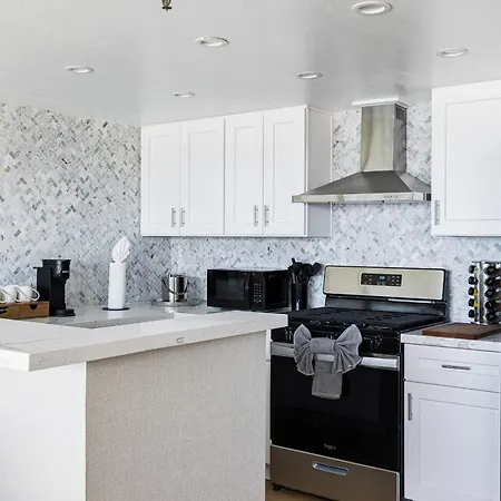 456 Embarcadero Inn & Suites-2