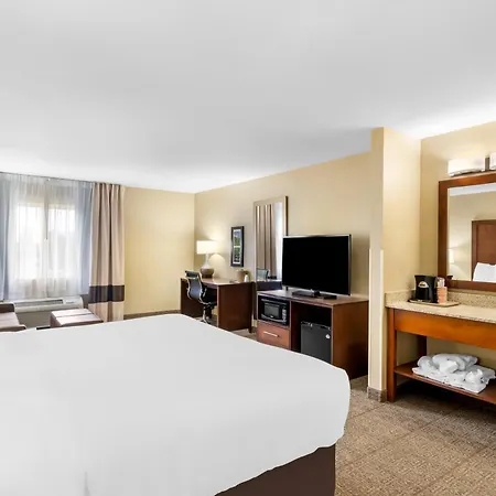 Comfort Inn & Suites Near University Of Wyoming-3