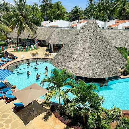 Travellers Beach Hotel & Spa-3
