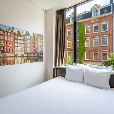 Easyhotel Amsterdam City Centre South-3