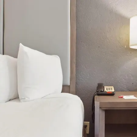 Ramada By Wyndham Houma-3