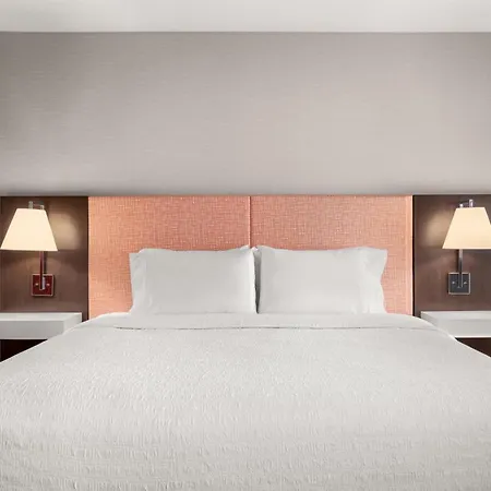 Hampton Inn & Suites Fresno-2