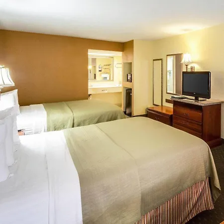 Econo Lodge Inn & Suites Eagle Pass-3