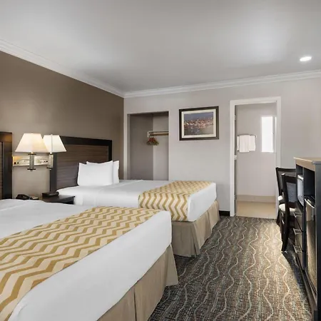 Travelodge By Wyndham Eureka-3