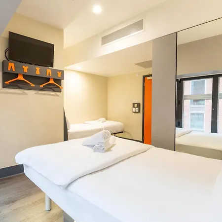 Easyhotel Birmingham-2