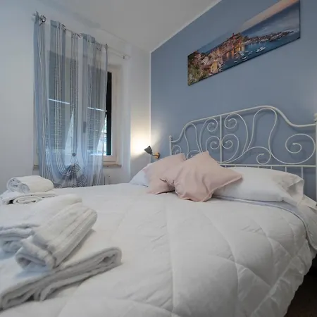 Pippo a Vernazza Rooms-2