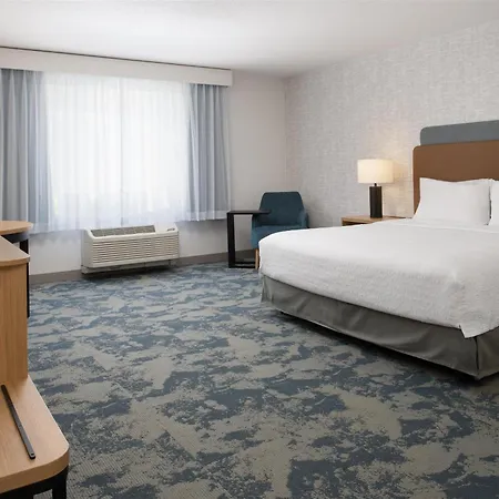 Hampton Inn & Suites Redding-2