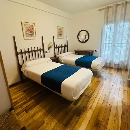 Hostal Pirineos Meliz-3