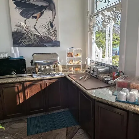 Southernmost Point Guest House&Garden Bar-3
