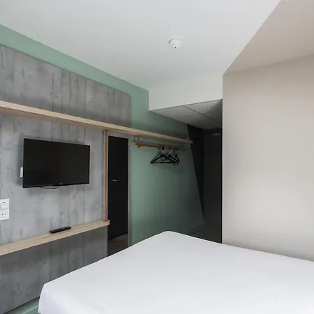 ibis budget Senlis-2