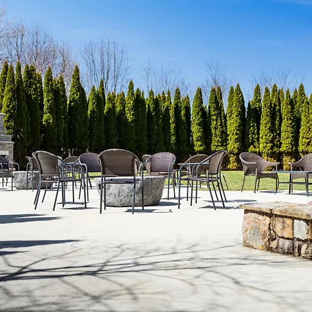 Inn At Crestwood-2