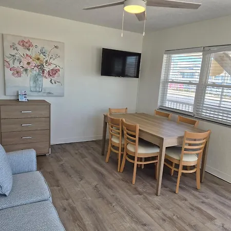Aquarius Oceanfront Inn-2