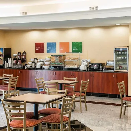 Comfort Suites Near Indianapolis Airport-3