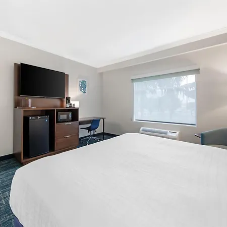 Best Western Plus Miami Airport North Hotel & Suites-2