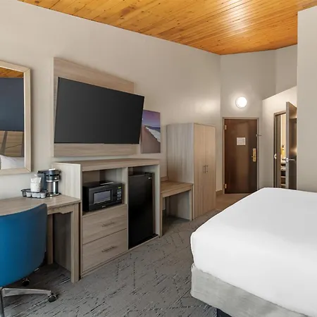 Best Western Plus, The Inn At Hampton-3