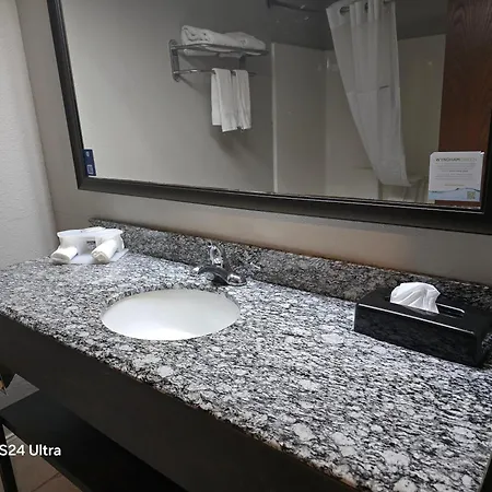 Days Inn & Suites By Wyndham Cuba-2