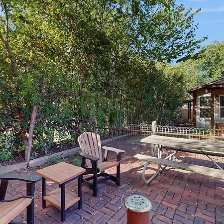 Romantic Cabin With A Patio - Walk To Restaurants, Tasting Rooms & More-3
