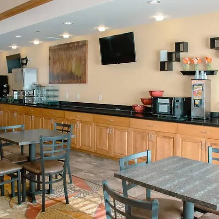 Comfort Inn & Suites Grand Forks Near Alerus Center-2