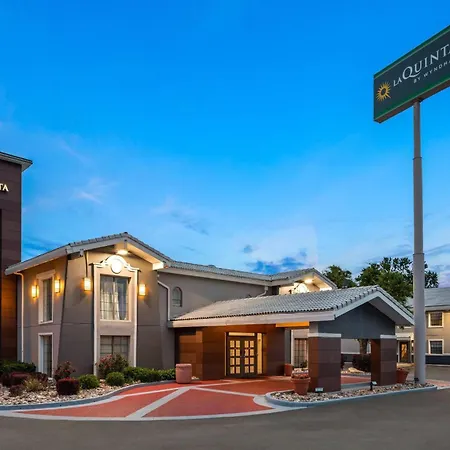 La Quinta Inn By Wyndham Omaha West-2