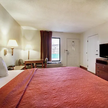 Quality Inn & Suites Clinton - Jackson West-3