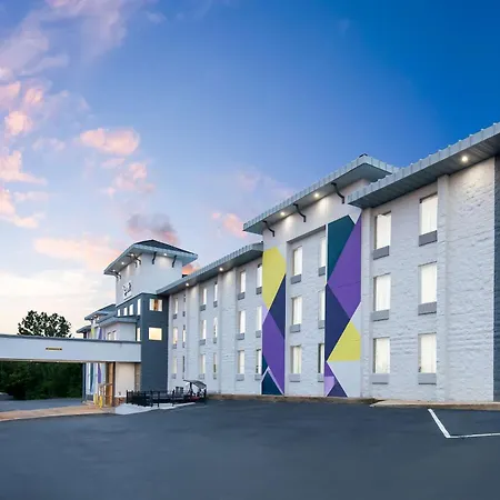 Spark By Hilton Branson Meadows-2