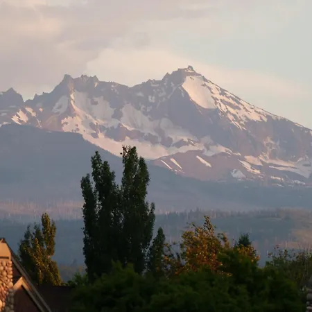 The Stranger Lodge - Pet Friendly-3