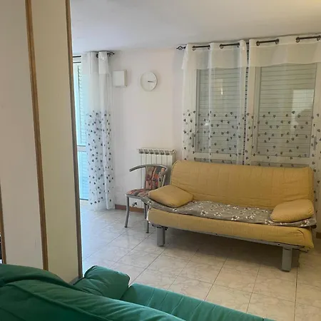 Apartament 2 Bedroom With One Bathroom And Penthouse Apartament 3 Bedroom And 2 Bathroom Included With Umbrella And Sunbeds-2