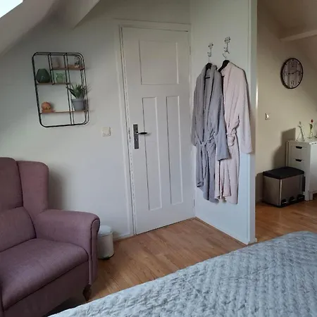 Een Klein Appartementje Zonder Keuken In Het Centrum Sleep At Hamtingh'S-2
