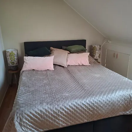 Een Klein Appartementje Zonder Keuken In Het Centrum Sleep At Hamtingh'S-3