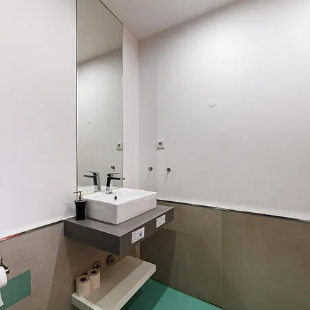 Besmart Suites With Private Wc By Home Sweet Home Aveiro-2