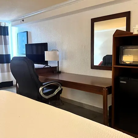 Ramada By Wyndham Birmingham Airport-2