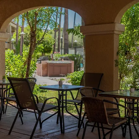 La Fuente Inn & Suites-3
