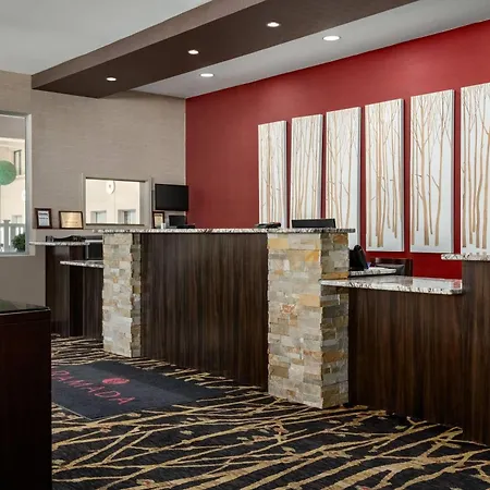 Ramada By Wyndham Grand Forks-2