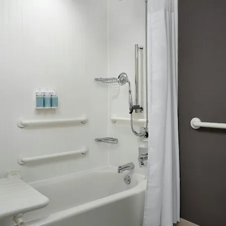 Courtyard By Marriott Erie Bayfront-2