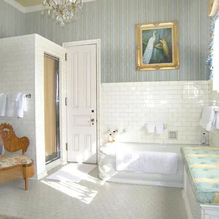 Alexander Mansion Bed And Breakfast-2