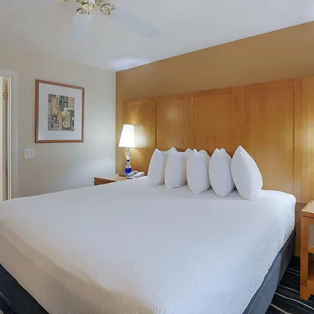 Ramada By Wyndham Costa Mesa/Newport Beach-3