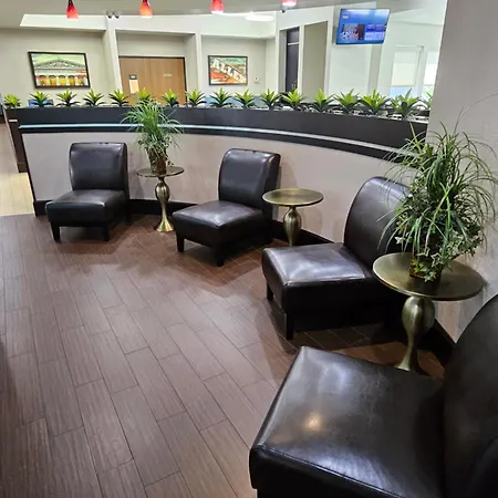 Club Hotel Nashville Inn & Suites-2