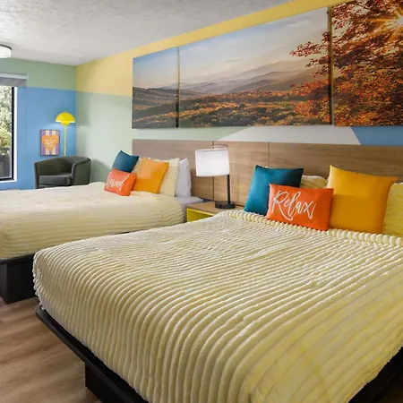 Days Inn By Wyndham Pigeon Forge South-2