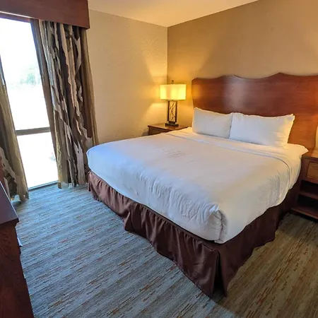 Wyndham Visalia-2
