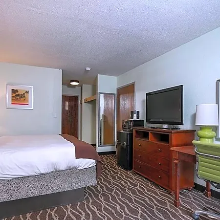 Bliss Point Inn & Suites-3