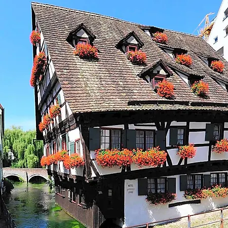 Hotel Schiefes Haus-3