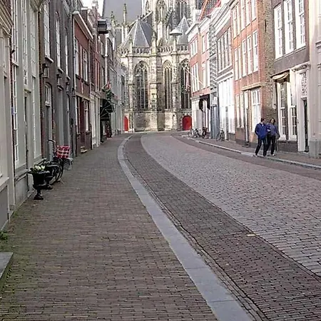 Blom aan de Gracht-3