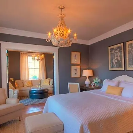 Inn At Court Square-2