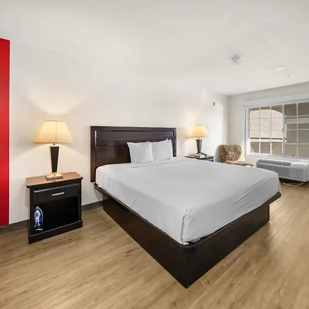 Ramada By Wyndham Ontario Airport & Convention Center-2